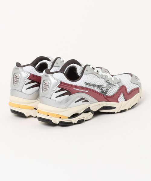 MIZUNO（ミズノ　）の「WAVE RIDER 10（スニーカー・レディース・シルバー/レッド・23cm/23.5cm/24cm/24.5cm/25cm）」の11枚目の写真