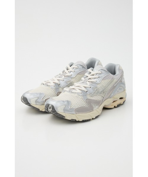 MIZUNO（ミズノ　）の「WAVE RIDER 10（スニーカー・レディース・シルバー/レッド・23cm/23.5cm/24cm/24.5cm/25cm）」の2枚目の写真