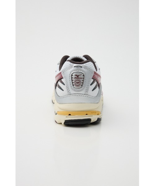 MIZUNO（ミズノ　）の「WAVE RIDER 10（スニーカー・レディース・シルバー/レッド・23cm/23.5cm/24cm/24.5cm/25cm）」の9枚目の写真