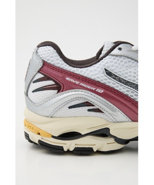 MIZUNO（ミズノ　）の「WAVE RIDER 10（スニーカー・レディース・シルバー/レッド・23cm/23.5cm/24cm/24.5cm/25cm）」の14枚目の写真