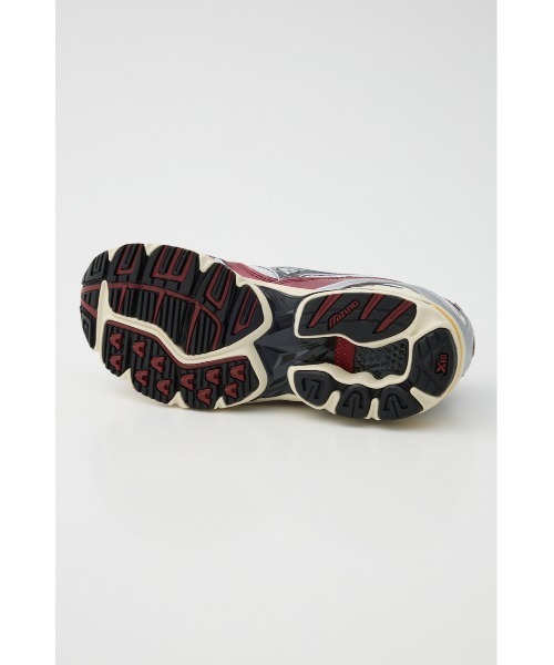 MIZUNO（ミズノ　）の「WAVE RIDER 10（スニーカー・レディース・シルバー/レッド・23cm/23.5cm/24cm/24.5cm/25cm）」の7枚目の写真