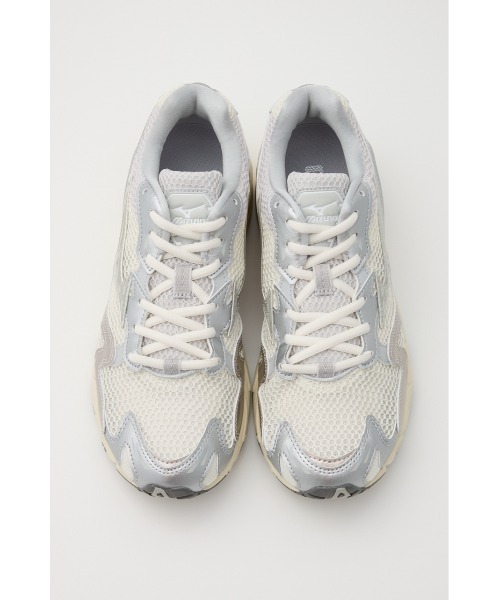 MIZUNO（ミズノ　）の「WAVE RIDER 10（スニーカー・レディース・シルバー/レッド・23cm/23.5cm/24cm/24.5cm/25cm）」の15枚目の写真