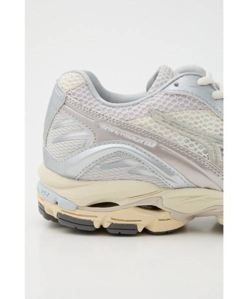 MIZUNO（ミズノ　）の「WAVE RIDER 10（スニーカー・レディース・シルバー/レッド・23cm/23.5cm/24cm/24.5cm/25cm）」の13枚目の写真