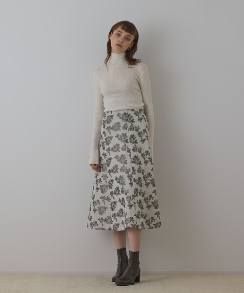 GRACE CONTINENTAL(グレースコンチネンタル)の「ウールハイゲージニットトップ(ニット/セーター・レディース・ホワイト/レッド/ベージュ/ブラック・36)」の20枚目の写真