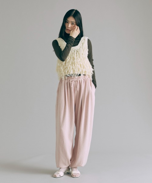 EN NEUME(エンノイム)の「Fringe Knit Bustier(ベスト・レディース・ブラウン/アイボリー/チャコール・FREE)」の7枚目の写真