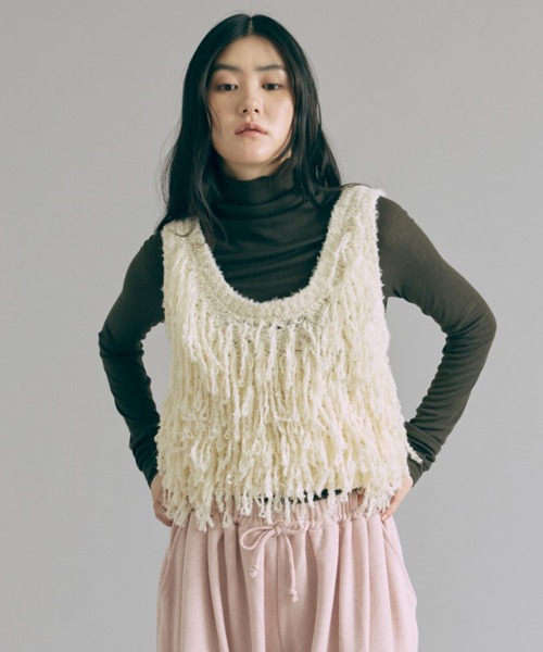 EN NEUME(エンノイム)の「Fringe Knit Bustier(ベスト・レディース・ブラウン/アイボリー/チャコール・FREE)」の5枚目の写真