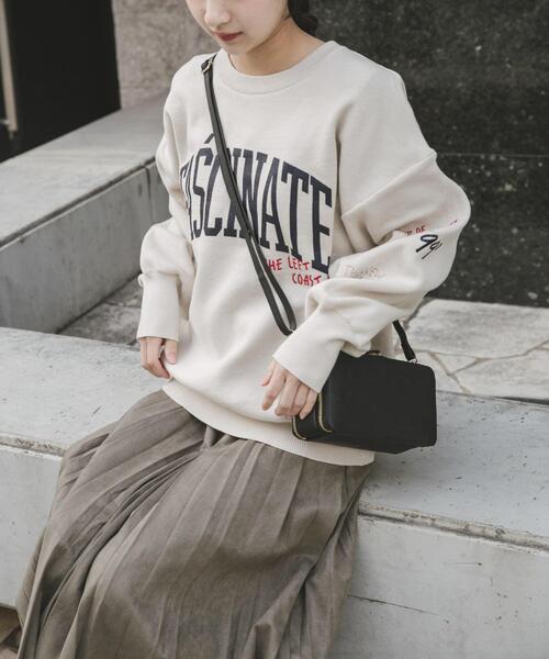 ITEMS URBANRESEARCH(アイテムズ アーバンリサーチ)の「『洗濯可/毛玉防止』スウェットライク刺繍ニット(ニット/セーター・レディース・グレー/オフホワイト/ネイビー/ブラウン・FREE)」の2枚目の写真
