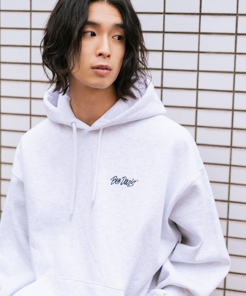 BEN DAVIS(ベンデイビス)の「【BEN DAVIS/ベンデイビス】【すっきりとした一枚どりフードパターン】ワンポイント刺繍 裏起毛フーディー ヘビーウェイトスウェット プルオーバーパーカー ユニセックス(パーカー・メンズ・ブラック/ダークグリーン/グレー・MEDIUM/LARGE/X-LARGE)」の1枚目の写真