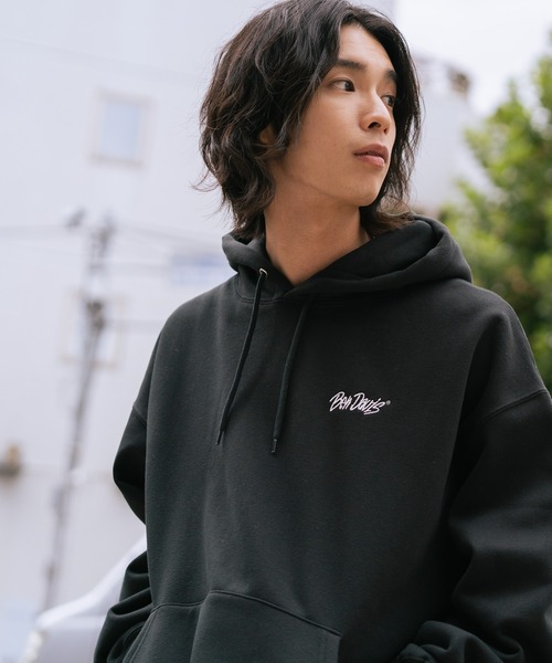 BEN DAVIS(ベンデイビス)の「【BEN DAVIS/ベンデイビス】【すっきりとした一枚どりフードパターン】ワンポイント刺繍 裏起毛フーディー ヘビーウェイトスウェット プルオーバーパーカー ユニセックス(パーカー・メンズ・ブラック/ダークグリーン/グレー・MEDIUM/LARGE/X-LARGE)」の2枚目の写真