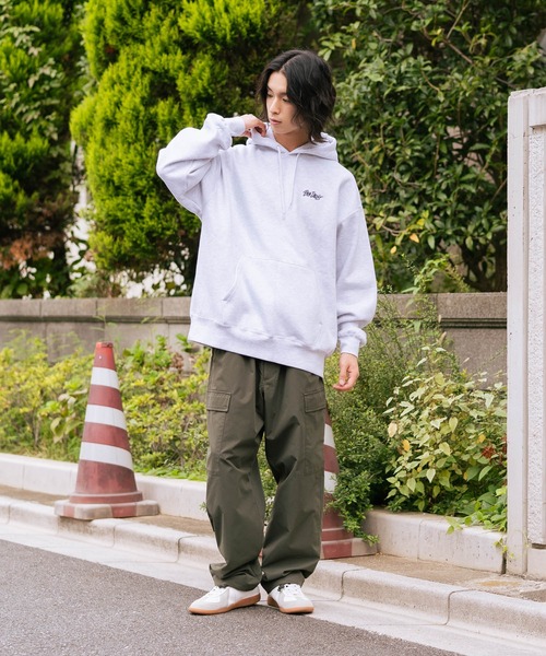 BEN DAVIS(ベンデイビス)の「【BEN DAVIS/ベンデイビス】【すっきりとした一枚どりフードパターン】ワンポイント刺繍 裏起毛フーディー ヘビーウェイトスウェット プルオーバーパーカー ユニセックス(パーカー・メンズ・ブラック/ダークグリーン/グレー・MEDIUM/LARGE/X-LARGE)」の4枚目の写真