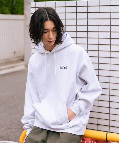BEN DAVIS(ベンデイビス)の「【BEN DAVIS/ベンデイビス】【すっきりとした一枚どりフードパターン】ワンポイント刺繍 裏起毛フーディー ヘビーウェイトスウェット プルオーバーパーカー ユニセックス(パーカー・メンズ・ブラック/ダークグリーン/グレー・MEDIUM/LARGE/X-LARGE)」の13枚目の写真