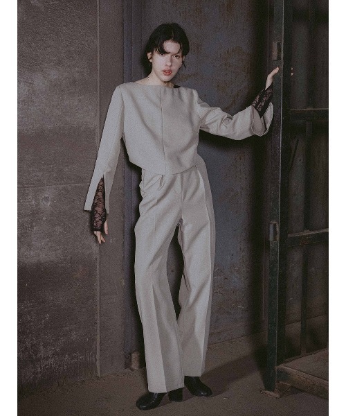 ELCHELE(エルチェレ)の「HALF MOON STRAIGHT PANTS(スラックス・レディース・サンドベージュ/ブラック・36/38)」の3枚目の写真