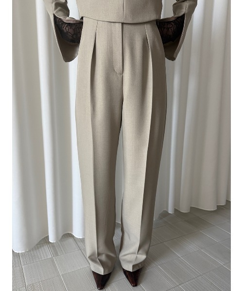 ELCHELE(エルチェレ)の「HALF MOON STRAIGHT PANTS(スラックス・レディース・サンドベージュ/ブラック・36/38)」の5枚目の写真
