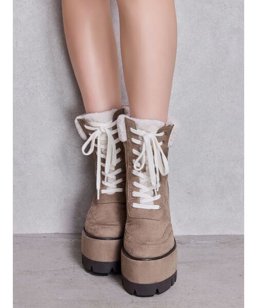 GYDA（ジェイダ）の「TANK SOLES BOAショートブーツ（ブーツ・レディース・ベージュ/ブラック・SMALL/MEDIUM/LARGE）」の8枚目の写真