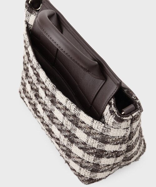 index（インデックス）の「【2WAY】ラメツイードチェックコンビミドルハンドバッグ（ハンドバッグ・レディース・ブラック系3/ダークブラウン系3・00）」の16枚目の写真
