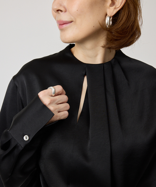 VERMEIL par iena（ヴェルメイユパーイエナ）の「タックドレープブラウス（シャツ/ブラウス・レディース・ブラック/アイボリー・FREE）」の7枚目の写真