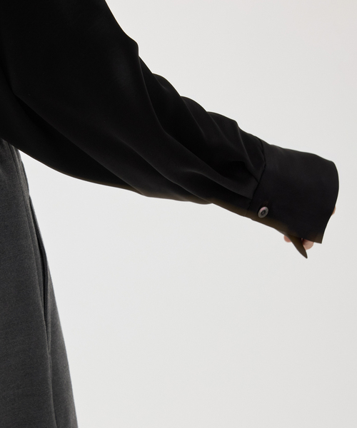 VERMEIL par iena（ヴェルメイユパーイエナ）の「タックドレープブラウス（シャツ/ブラウス・レディース・ブラック/アイボリー・FREE）」の8枚目の写真