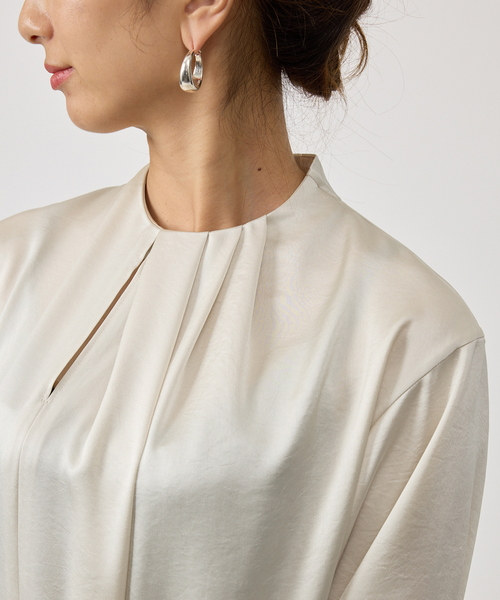 VERMEIL par iena（ヴェルメイユパーイエナ）の「タックドレープブラウス（シャツ/ブラウス・レディース・ブラック/アイボリー・FREE）」の15枚目の写真