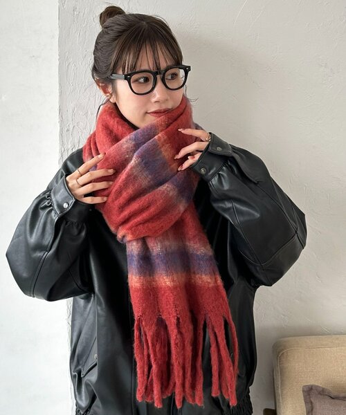 DISCOAT（ディスコート）の「太フリンジボーダーストール（ストール/ショール・レディース・アイボリー/ブルー/グリーン/オレンジ・FREE）」の4枚目の写真