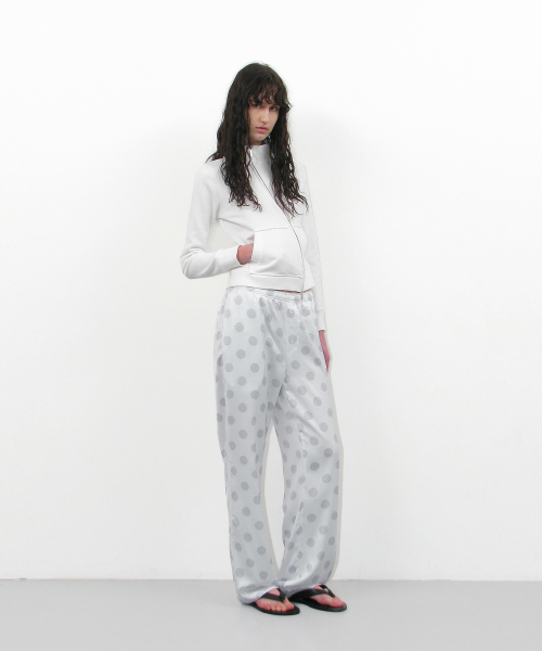 PARTIMENTO WOMEN(パルティメントウィメン)の「カットオフ93アシンメトリートラックジップアップ_オフホワイト(ナイロンジャケット・レディース・その他・SMALL/MEDIUM)」の5枚目の写真