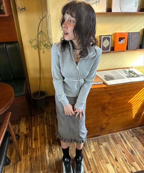 PARTIMENTO WOMEN(パルティメントウィメン)の「カットオフ93アシンメトリートラックジップアップ_オフホワイト(ナイロンジャケット・レディース・その他・SMALL/MEDIUM)」の11枚目の写真