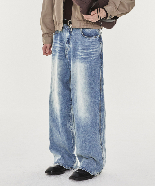 KICHUL（キチョル）の「WHITE LION NEW BAGGY DENIM PANTS (LIGHT BLUE)（デニムパンツ・メンズ・その他・X-SMALL/SMALL/MEDIUM/LARGE）」の2枚目の写真