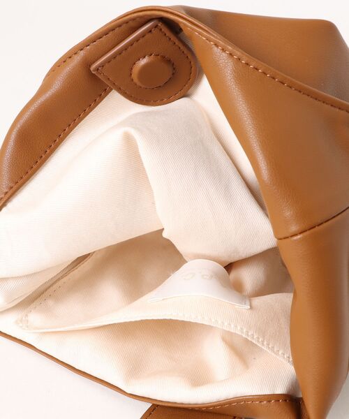 A.P.C.（アーペーセー）の「BABY NINON SHOULDER（ショルダーバッグ・レディース・ブラック/ベージュ系その他・XS）」の6枚目の写真