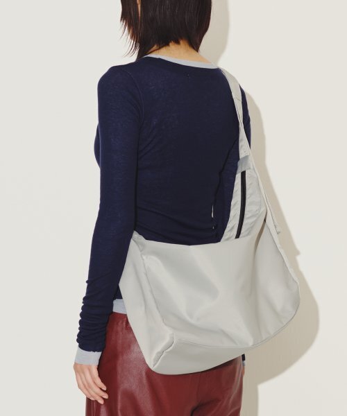 HAH ARCHIVE(ハーアーカイブ)の「Ark Messenger Bag 002 (Silver)(メッセンジャーバッグ・メンズ・その他・FREE)」の2枚目の写真