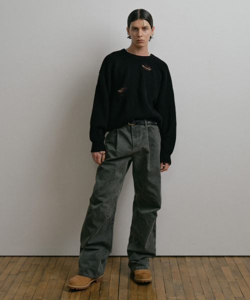DUSTYWHITE（ダスティーホワイト）の「BLACK LOOSE FIT DESTROYED WOOL KNIT SWEATER（ニット/セーター・メンズ・その他・LARGE/MEDIUM）」の2枚目の写真