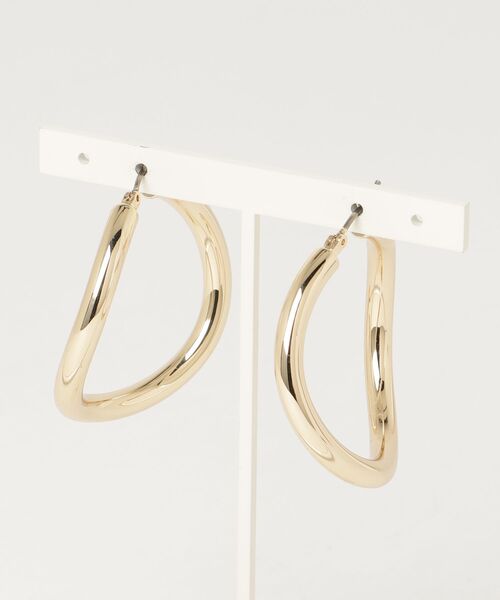 ゴールドプレーテッド スカルプチュラル フープ ピアス（ピアス（両耳