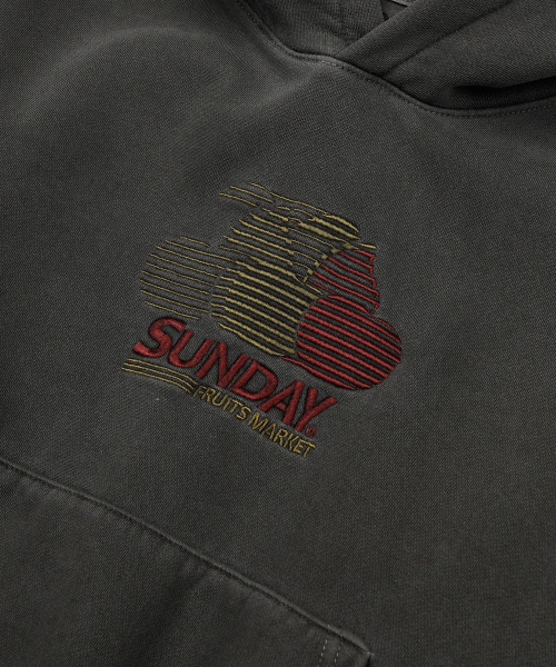 SUNDAY FRUIT MARKET(サンデーフルーツマーケット)の「W) PIGMENT CHERRY HOODIE CHARCOAL(パーカー・レディース・その他・MEDIUM)」の4枚目の写真