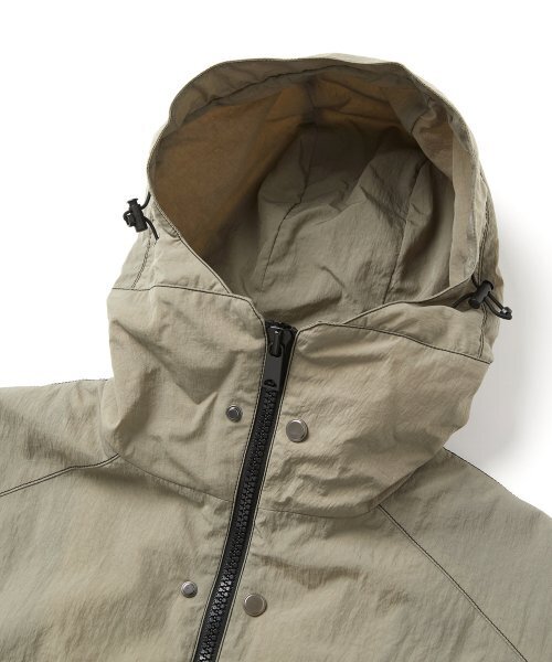 WMC（ダブリューエムシー）の「マルチポケットウィンドブレーカー_BEIGE（ナイロンジャケット・メンズ・ベージュ・LARGE/X-LARGE）」の4枚目の写真