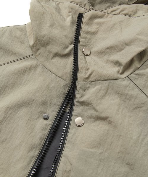 WMC（ダブリューエムシー）の「マルチポケットウィンドブレーカー_BEIGE（ナイロンジャケット・メンズ・ベージュ・LARGE/X-LARGE）」の5枚目の写真