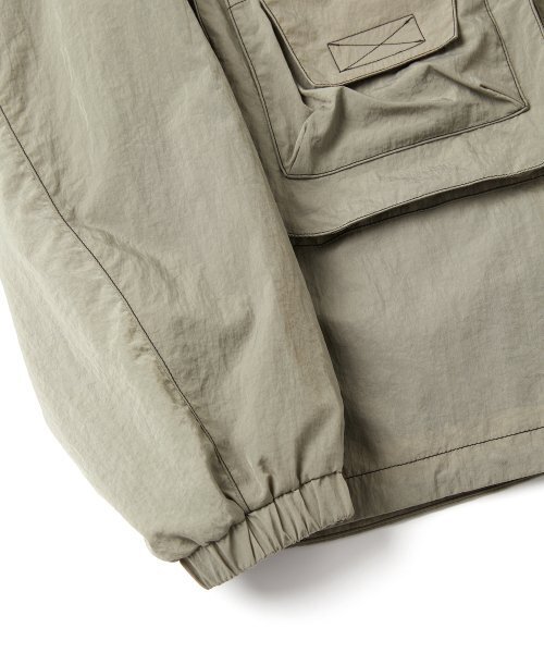 WMC（ダブリューエムシー）の「マルチポケットウィンドブレーカー_BEIGE（ナイロンジャケット・メンズ・ベージュ・LARGE/X-LARGE）」の7枚目の写真