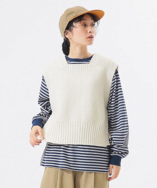 BEAMS BOY（ビームスボーイ）の「サイド リボン レッドクロス ベスト（ベスト・レディース・ホワイト系その他7/チャコールグレー・ONE SIZE）」の3枚目の写真