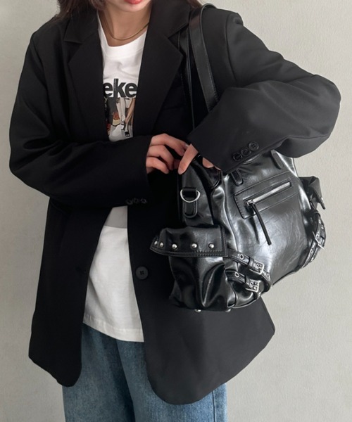 MYMOOD.(マイムード)の「ベルトデザインスタッズポケット2WAYショルダーバッグ(ハンドバッグ・レディース・グレイッシュベージュ/ブラック/ホワイト・FREE)」の22枚目の写真