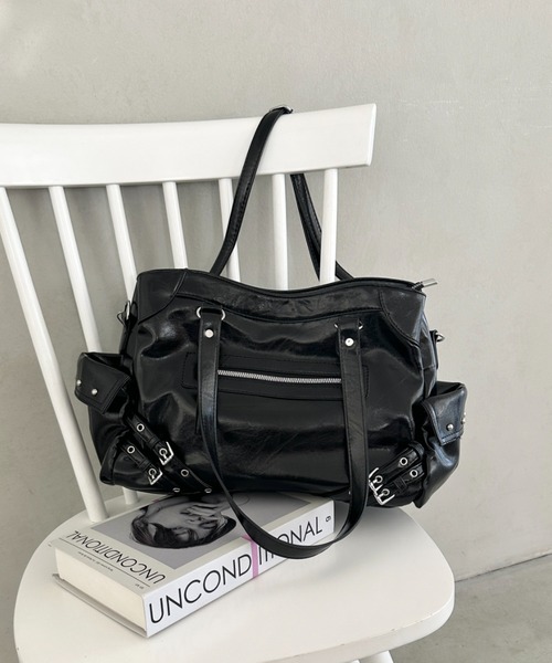 MYMOOD.(マイムード)の「ベルトデザインスタッズポケット2WAYショルダーバッグ(ハンドバッグ・レディース・グレイッシュベージュ/ブラック/ホワイト・FREE)」の18枚目の写真