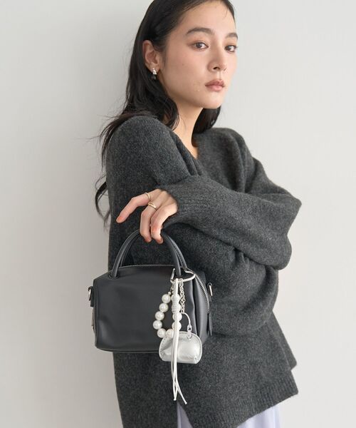 YECCA VECCA（イェッカヴェッカ）の「バッグパールチャーム（チャーム・レディース・ブラウン/シルバー・FREE）」の2枚目の写真