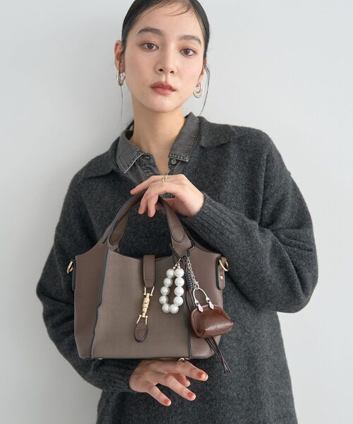 YECCA VECCA（イェッカヴェッカ）の「バッグパールチャーム（チャーム・レディース・ブラウン/シルバー・FREE）」の5枚目の写真