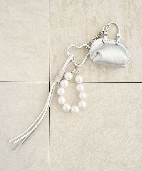 YECCA VECCA（イェッカヴェッカ）の「バッグパールチャーム（チャーム・レディース・ブラウン/シルバー・FREE）」の3枚目の写真