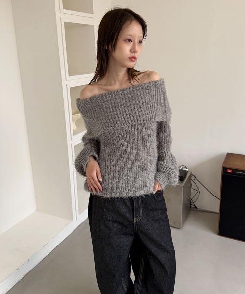 4INT.(フォイント)の「アンゴラタッチ オフショルダー ルーズシルエット ニット トップス(ニット/セーター・レディース・カーキ/ブラック/グレー/クリーム・FREE)」の1枚目の写真