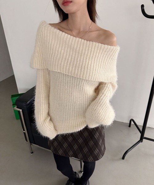 4INT.(フォイント)の「アンゴラタッチ オフショルダー ルーズシルエット ニット トップス(ニット/セーター・レディース・カーキ/ブラック/グレー/クリーム・FREE)」の3枚目の写真