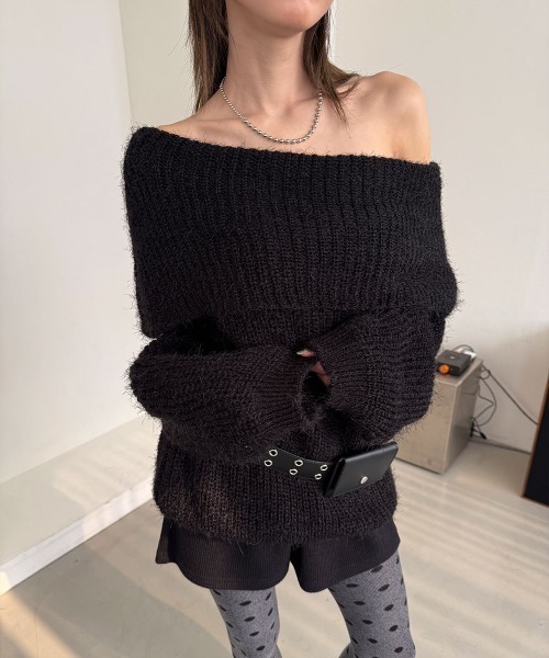 4INT.(フォイント)の「アンゴラタッチ オフショルダー ルーズシルエット ニット トップス(ニット/セーター・レディース・カーキ/ブラック/グレー/クリーム・FREE)」の2枚目の写真
