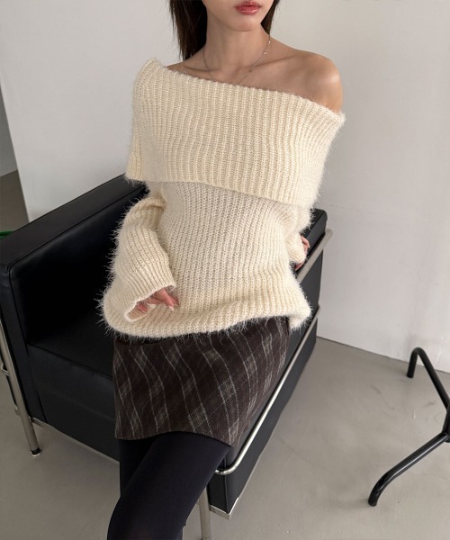 4INT.(フォイント)の「アンゴラタッチ オフショルダー ルーズシルエット ニット トップス(ニット/セーター・レディース・カーキ/ブラック/グレー/クリーム・FREE)」の5枚目の写真