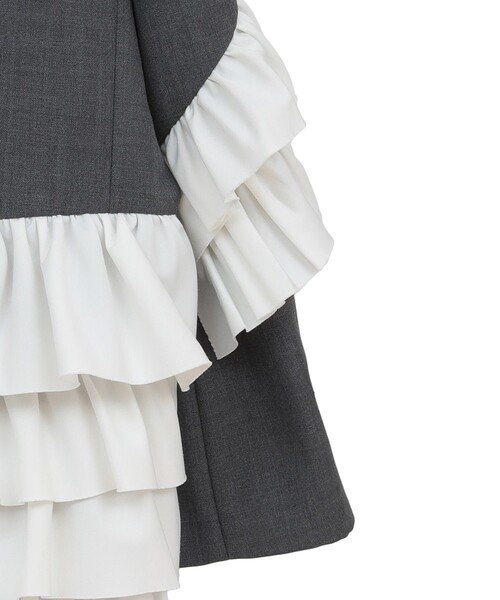 CLANE(クラネ)の「【CLANE/クラネ】FRILLED TAILORED JACKET/フリルテーラードジャケット(テーラードジャケット・レディース・グレー/ブラック・1)」の5枚目の写真