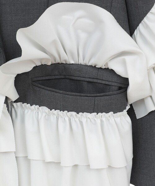 CLANE(クラネ)の「【CLANE/クラネ】FRILLED TAILORED JACKET/フリルテーラードジャケット(テーラードジャケット・レディース・グレー/ブラック・1)」の8枚目の写真