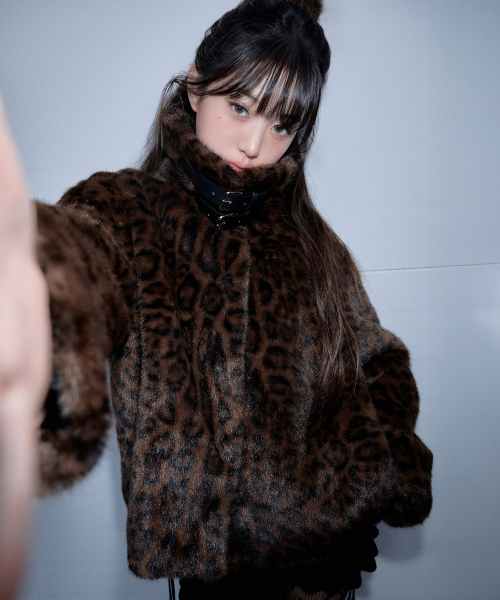 ROLAROLA(ロラロラ)の「LEOPARD COLLAR FUR JACKET BROWN(ムートンコート・レディース・ブラウン・FREE)」の1枚目の写真