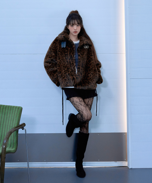 ROLAROLA(ロラロラ)の「LEOPARD COLLAR FUR JACKET BROWN(ムートンコート・レディース・ブラウン・FREE)」の2枚目の写真