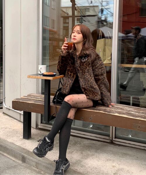 ROLAROLA(ロラロラ)の「LEOPARD COLLAR FUR JACKET BROWN(ムートンコート・レディース・ブラウン・FREE)」の7枚目の写真