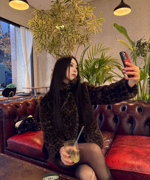 ROLAROLA(ロラロラ)の「LEOPARD COLLAR FUR JACKET BROWN(ムートンコート・レディース・ブラウン・FREE)」の10枚目の写真